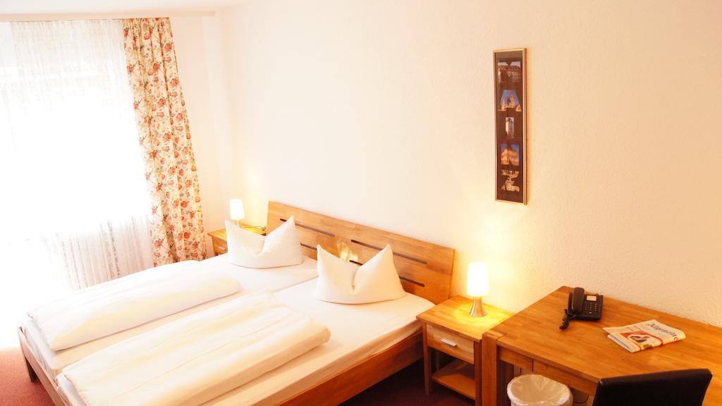 מיינץ Hotel Garni Am Hechenberg מראה חיצוני תמונה